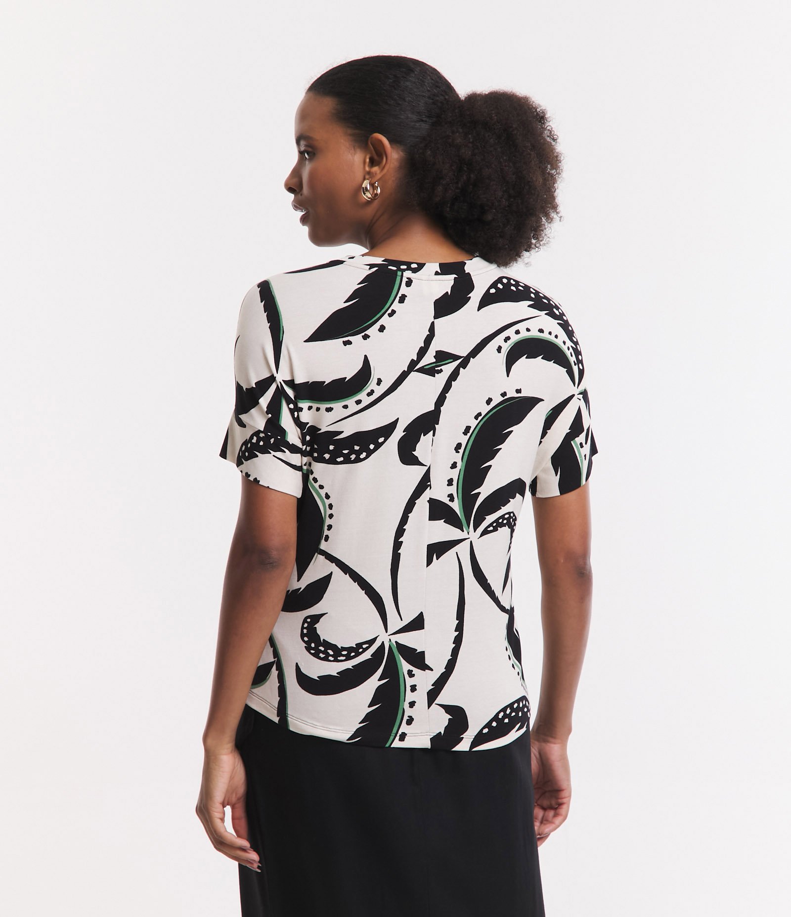 Camiseta Manga Curta em Viscose com Coqueiros Estampados Bege 3