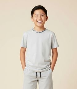 Camiseta Infantil com Lettering na Gola - Tam 5 a 14 Anos