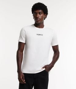 Camiseta Regular em Algodão com Estampa de Lettering e Rosas