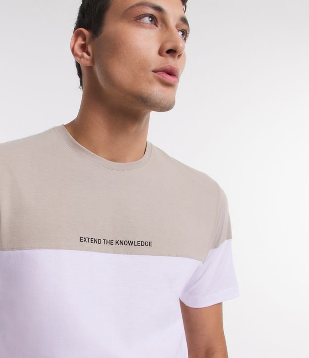 Camiseta Slim em Meia Malha com Lettering e Bloco de Cor Off White 3