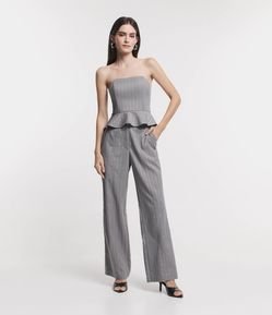 Calça Reta Alfaiatada com Botões Diferenciados e Listras