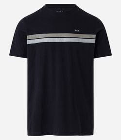 Camiseta Regular em Algodão com Estampa de Listras e Etiqueta Frontal