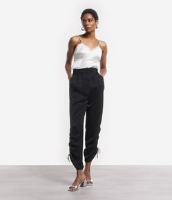 Calça Acetinada em Jacquard com Textura de Zebra