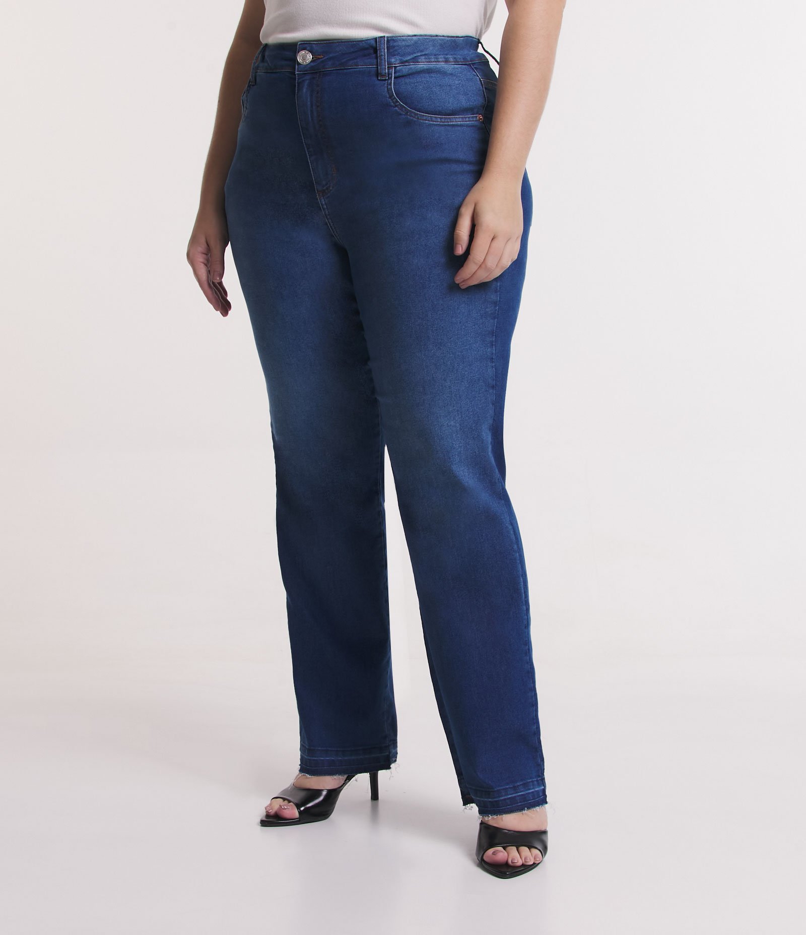 Calça Reta em Jeans com Elastano Curve & Plus Size Azul 2