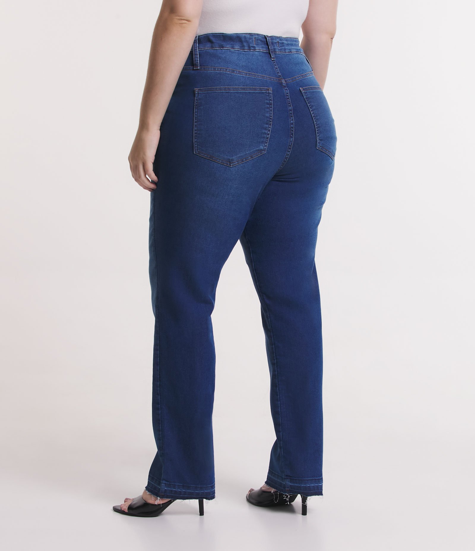 Calça Reta em Jeans com Elastano Curve & Plus Size Azul 3