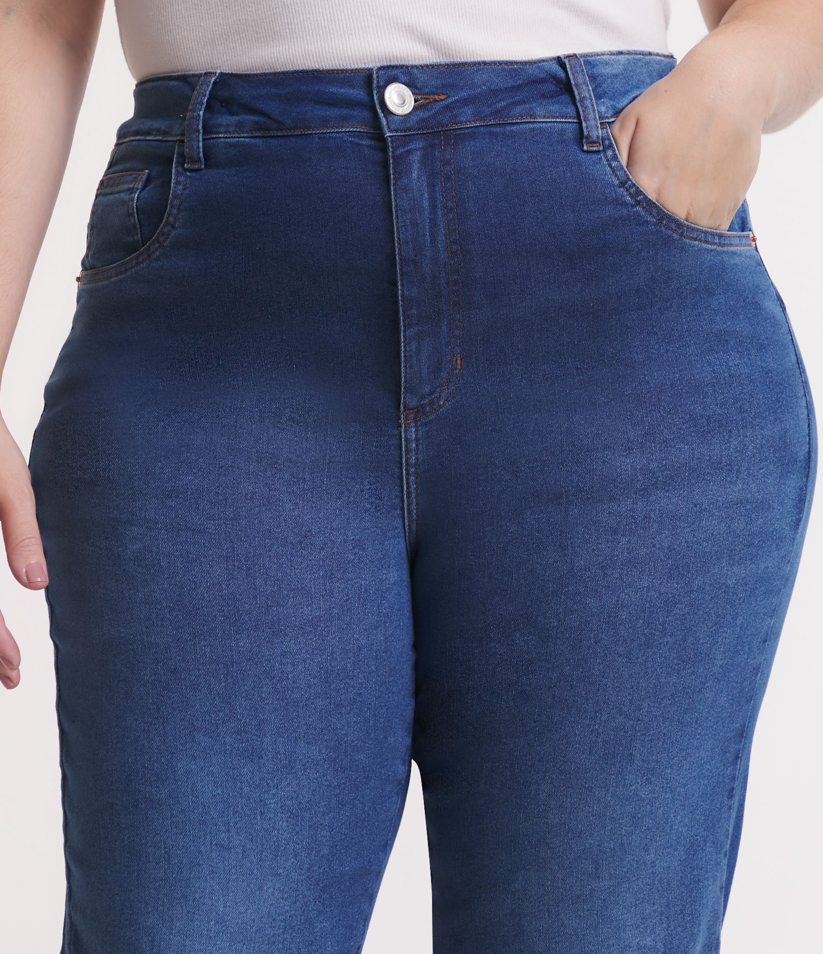 Calça Reta em Jeans com Elastano Curve & Plus Size Azul 5