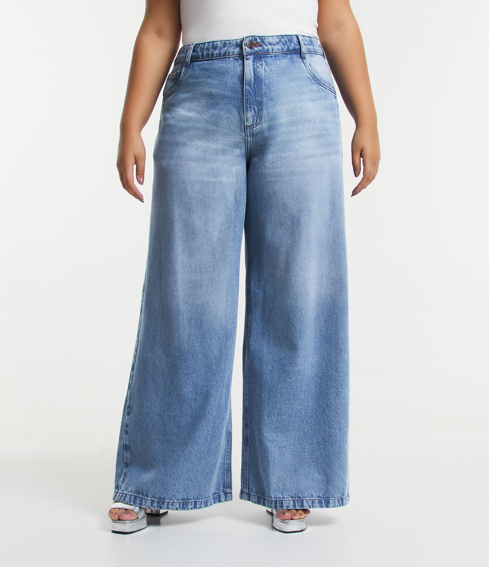 Calça Pantalona Jeans com Lavagem Marmorizada Curve & Plus Size Azul 2