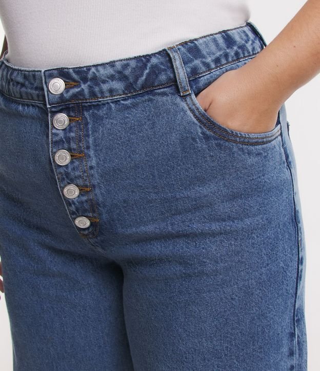 Calça Reta Anos 90 Jeans com Abotoamento Frontal Curve & Plus Size Azul 4