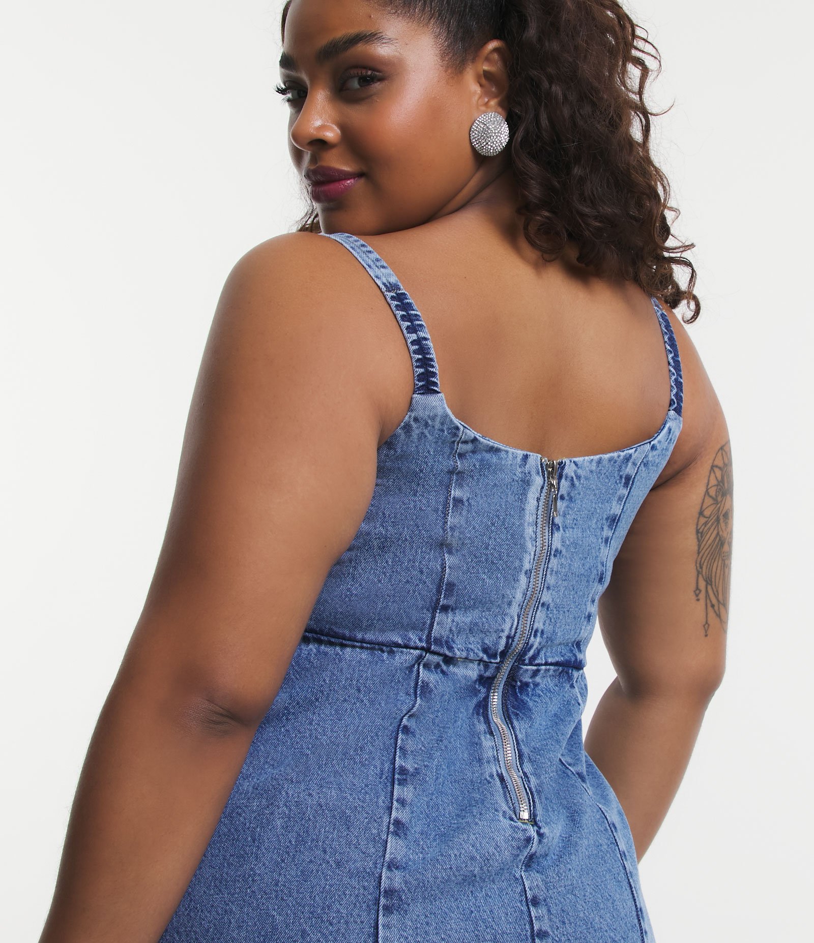 Vestido Curto de Alça em Jeans Curve & Plus Size Azul 5