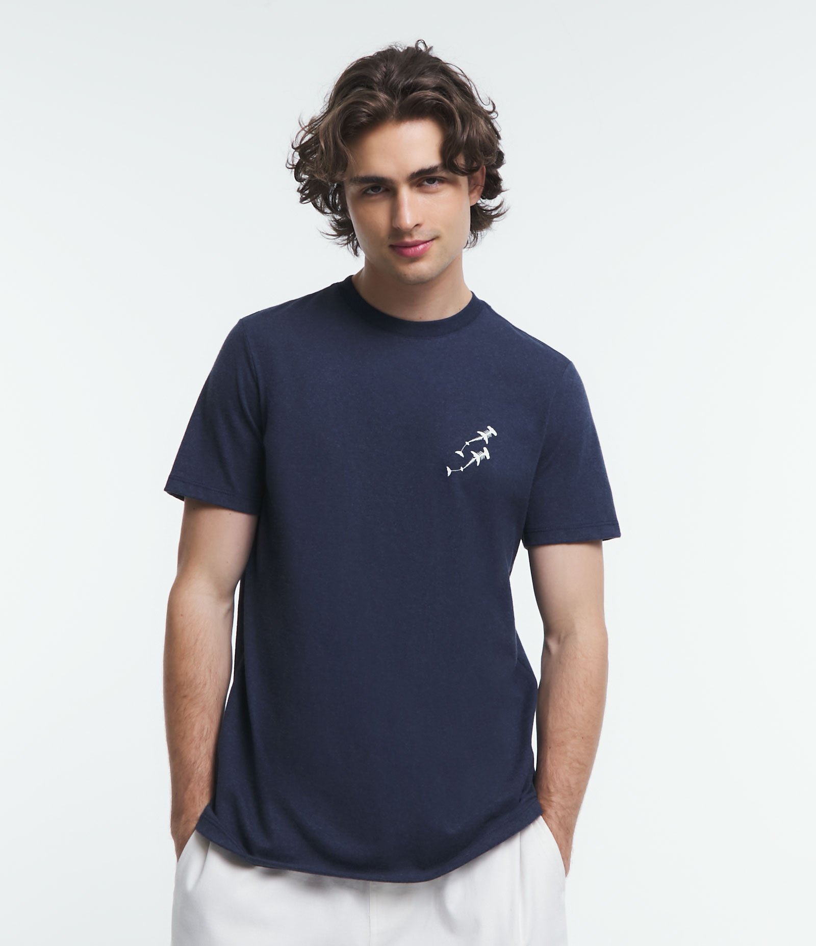 Camiseta Comfort em Meia Malha com Estampa Esqueleto de Tubarão Azul Escuro 2