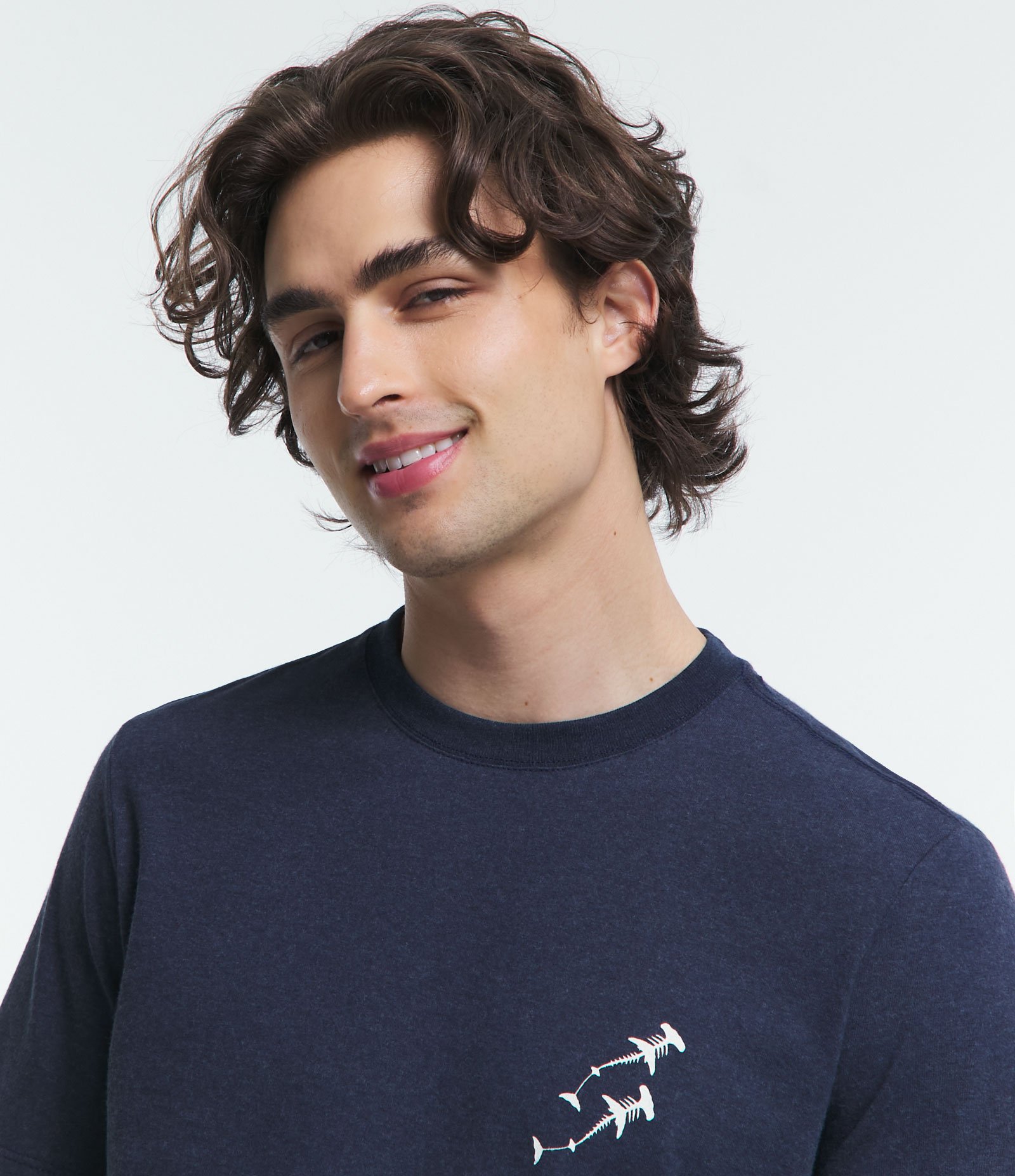 Camiseta Comfort em Meia Malha com Estampa Esqueleto de Tubarão Azul Escuro 4