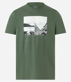 Camiseta Regular em Meia Malha com Estampa de Montanhas