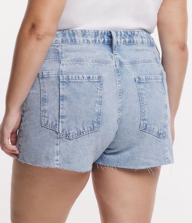 Short Mom Jeans com Recortes Deslocados nos Bolsos Traseiros Curve & Plus Size Azul 3