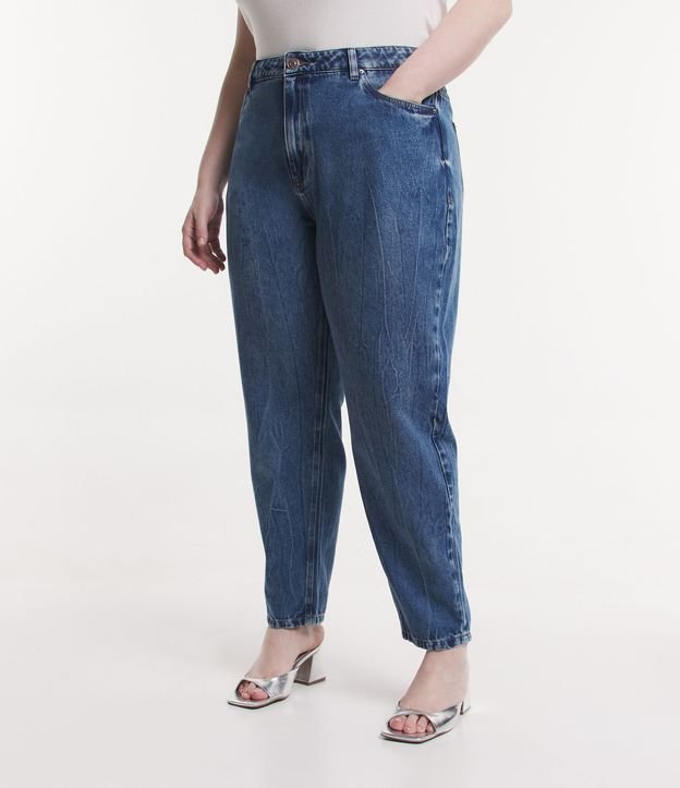 Calça Mom Cintura Média em Jeans Curve & Plus Size Azul 2