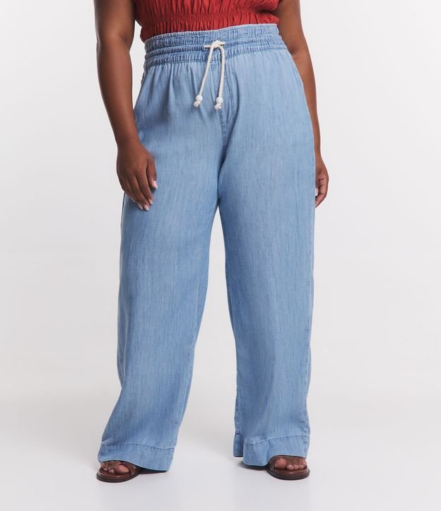Calça Pantalona em Jeans com Cós Elástico e Amarração Curve & Plus Size Azul 2