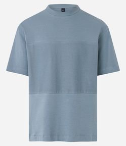 Camiseta Boxy em Algodão com Recorte Frontal