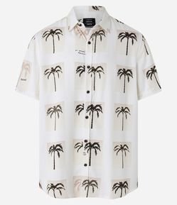 Camisa Manga Curta em Viscose com Estampa de Coqueiros
