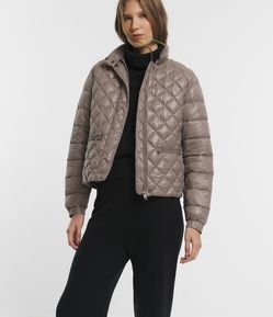 Jaqueta em Poliamida Acolchoada com Gola Alta e Textura Matelasse