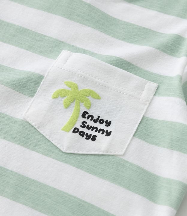 Camiseta Infantil com Estampa Listrada e Bolsinho com Coqueiro - 1 a 5 Anos Off White/ Verde 3