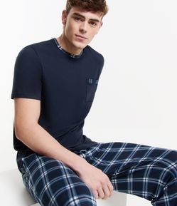 Pijama Longo com Bolso no Peito e Calça Estampa Xadrez