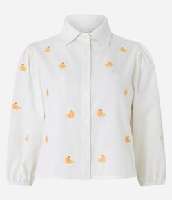 Camisa em Viscose com Manga 3/4 e Bordados de Bananas
