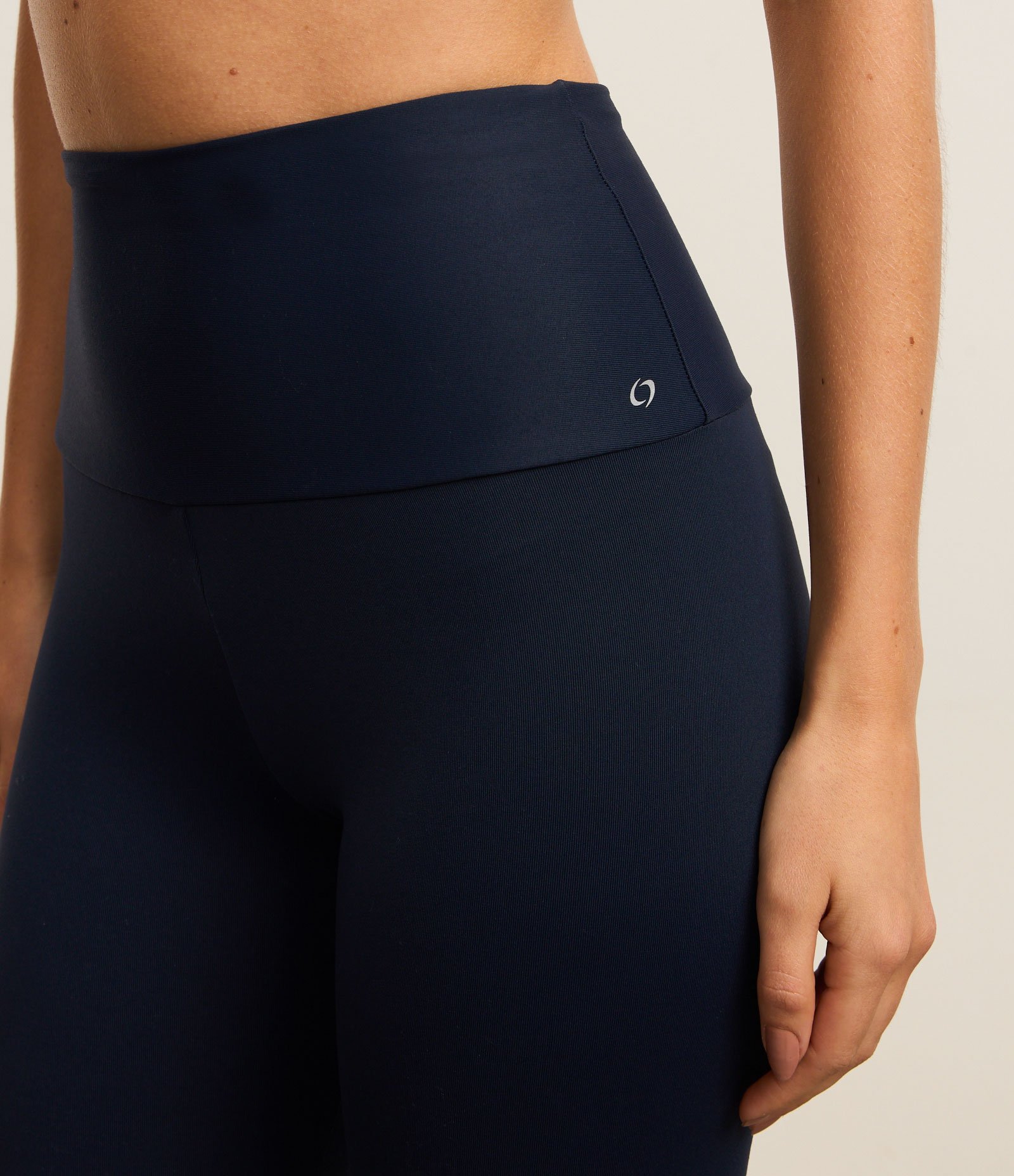 Calça Legging Esportiva em Poliamida com Cós Alto Azul Marinho 4