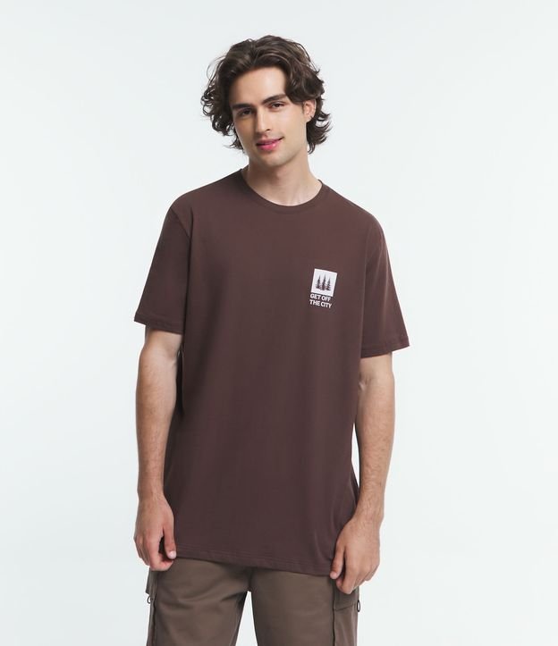Camiseta Comfort em Meia Malha com Estampa de Montanhas e Lettering Marrom 2