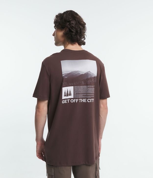 Camiseta Comfort em Meia Malha com Estampa de Montanhas e Lettering Marrom 5