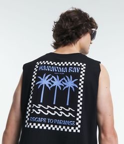 Regata Machão em Meia Malha com Estampa de Coqueiros e Lettering