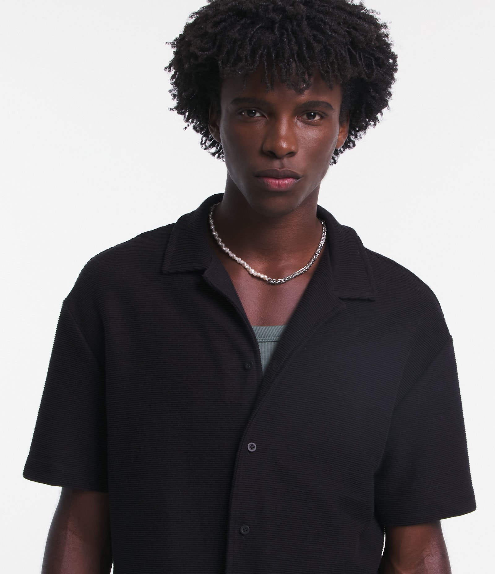 Camisa Boxy em Meia Malha com Textura e Gola Colarinho Preto 4