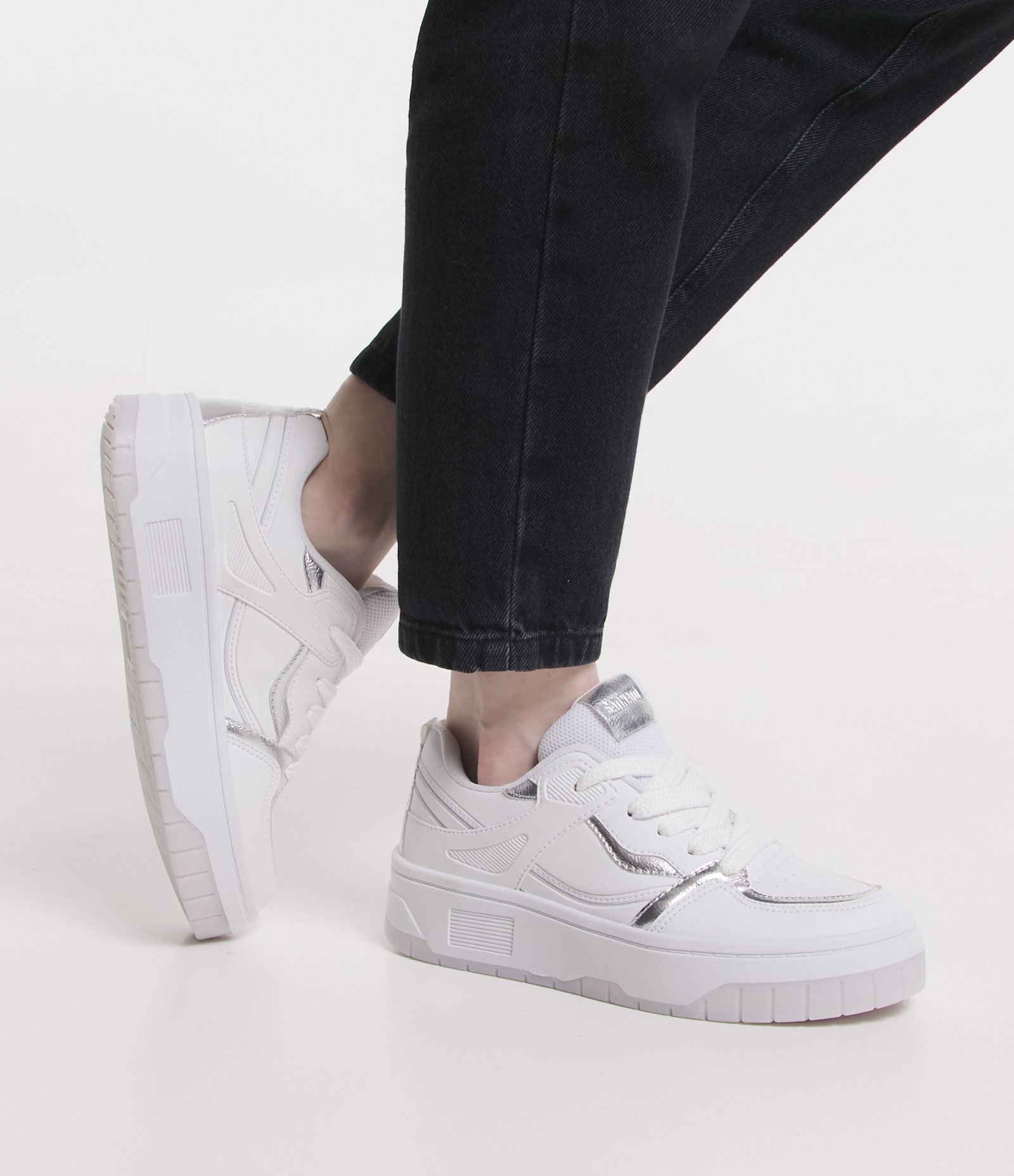 Tênis Cano Baixo com Recortes 7