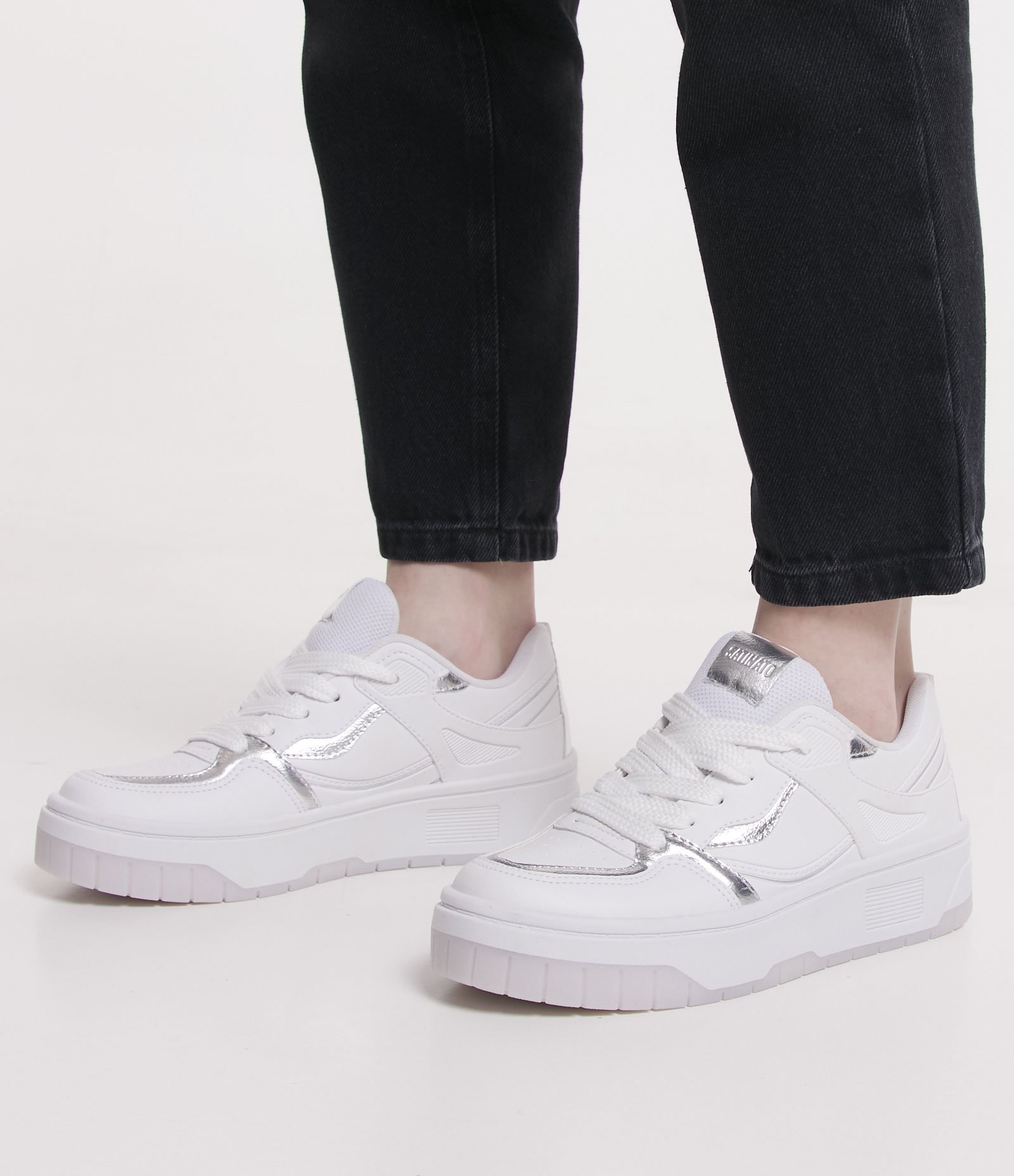 Tênis Cano Baixo com Recortes 2