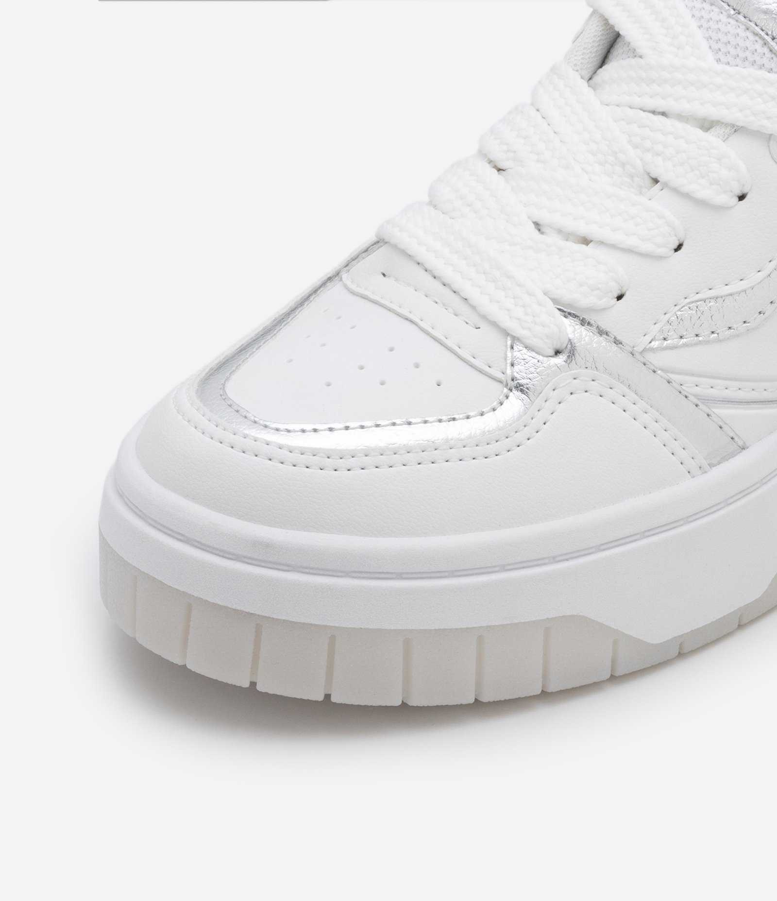 Tênis Cano Baixo com Recortes 3