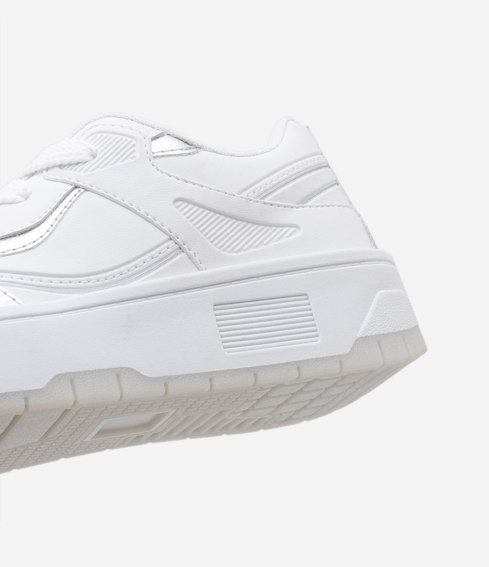 Tênis Cano Baixo com Recortes 4