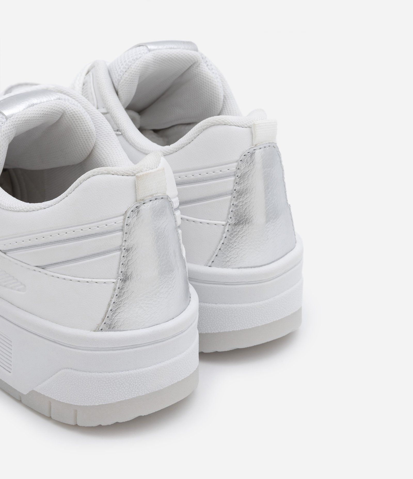 Tênis Cano Baixo com Recortes 5