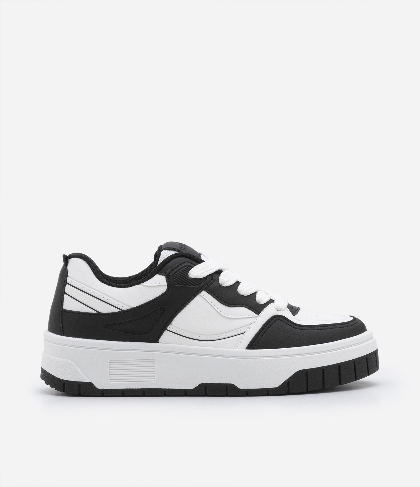 Tênis Cano Baixo com Recortes 1