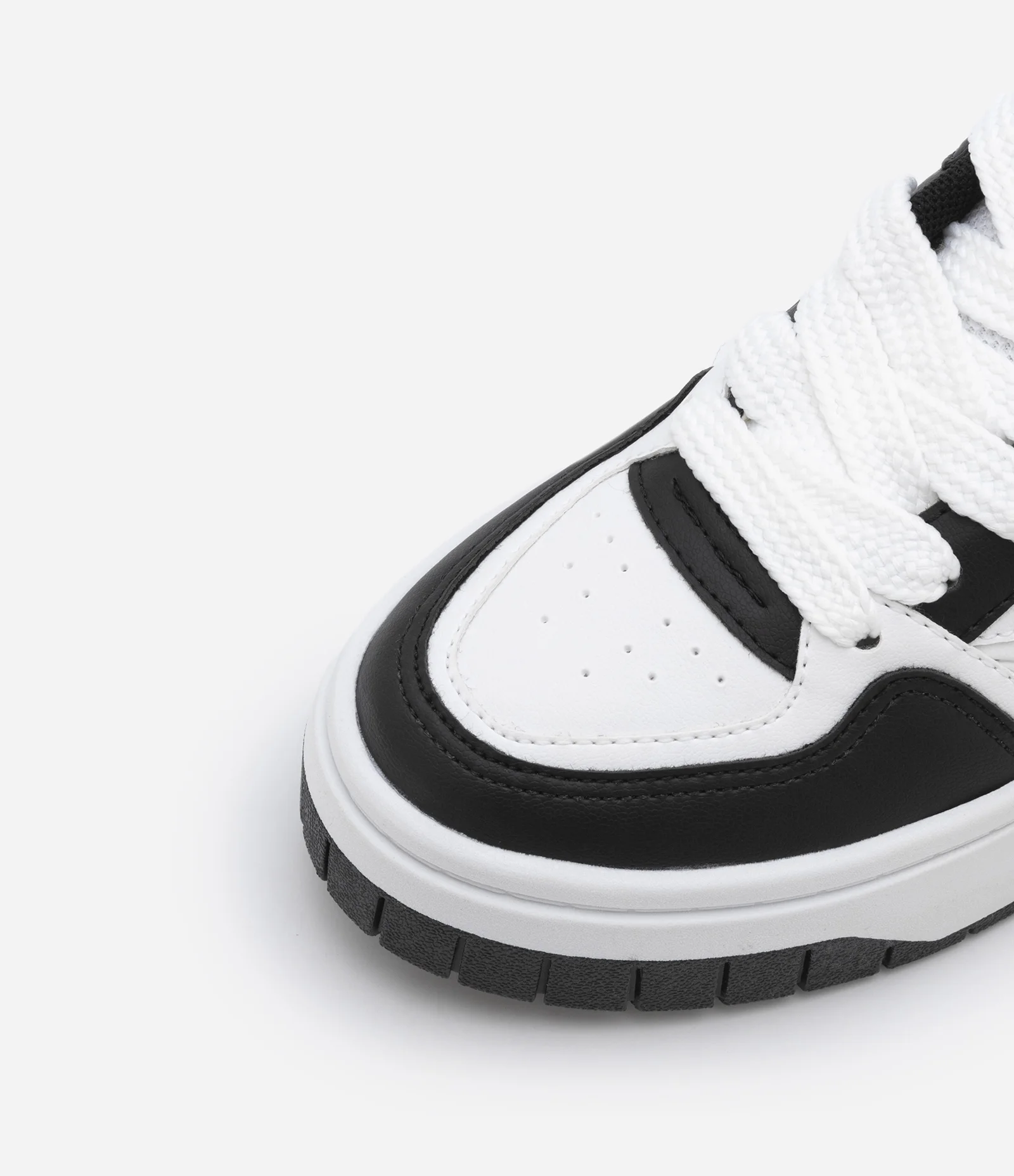 Tênis Cano Baixo com Recortes 2