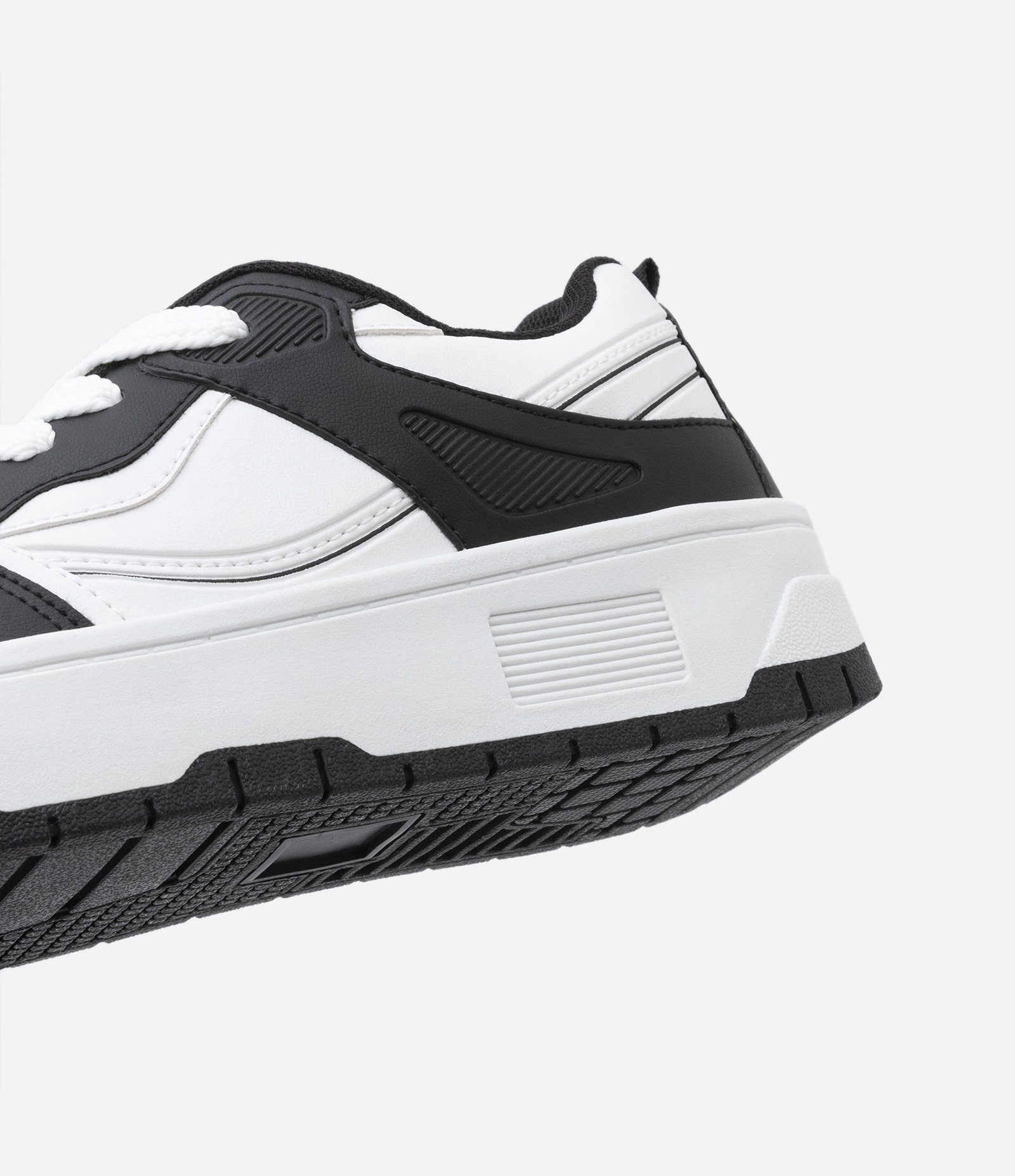 Tênis Cano Baixo com Recortes 3