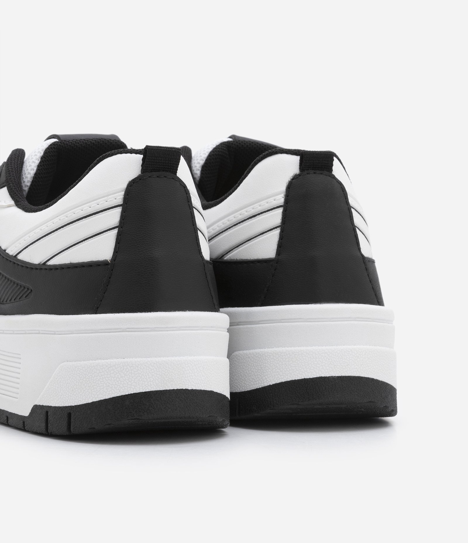 Tênis Cano Baixo com Recortes 4