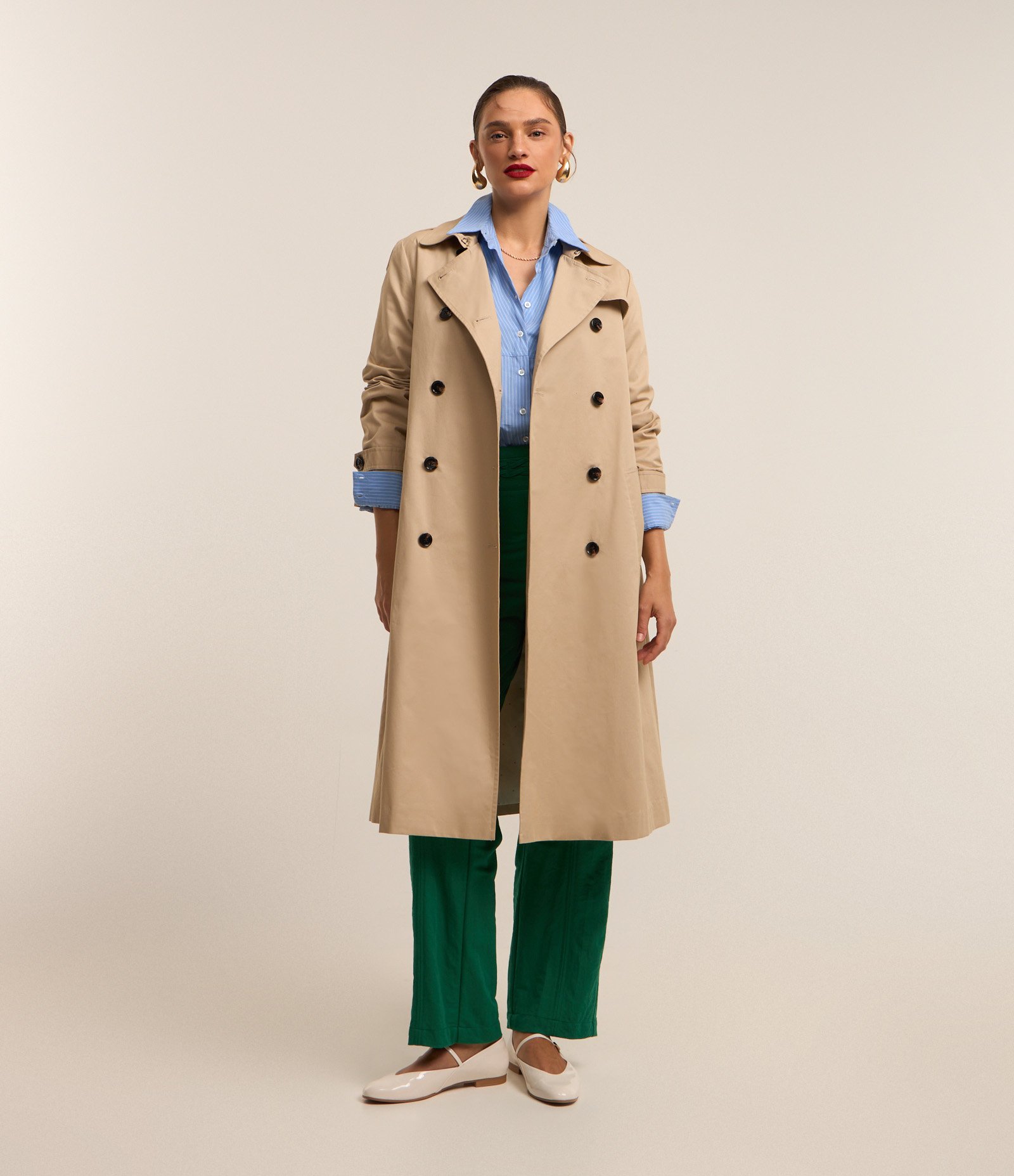 Casaco Trench Coat em Gabardine com Cinto Fivela na Cintura Bege 2