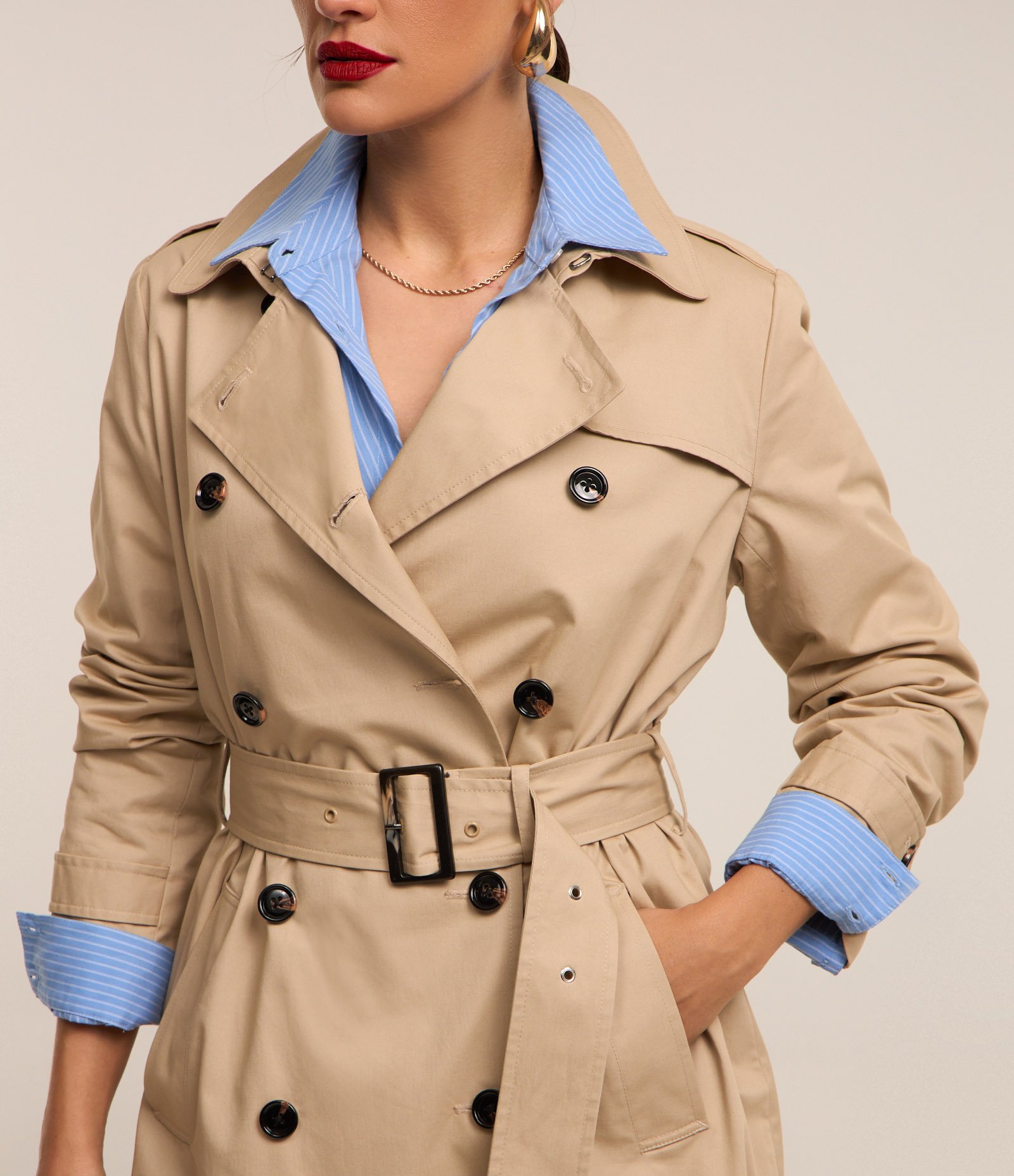 Casaco Trench Coat em Gabardine com Cinto Fivela na Cintura Bege 3