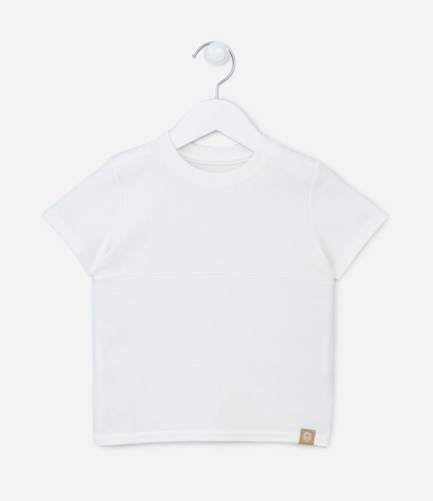 Camiseta Infantil com Recorte Texturizado e Etiqueta Aplicada na Barra - Tam 1 a 5 Anos Off White 1