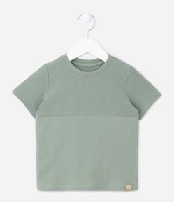 Camiseta Infantil com Recorte Texturizado e Etiqueta Aplicada - Tam 1 a 5 anos