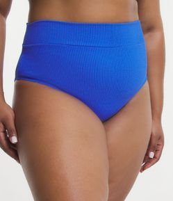 Biquíni Calcinha Hot Pants em Poliamida com Lateral Larga e Texturas Curve & Plus Size