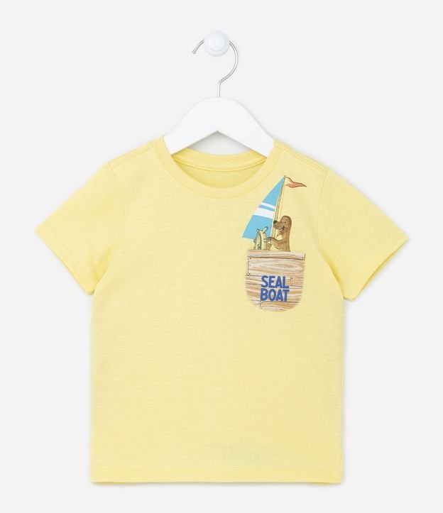 Camiseta Infantil com Estampa no Bolsinho de Foca - Tam 1 a 5 anos Amarelo 1