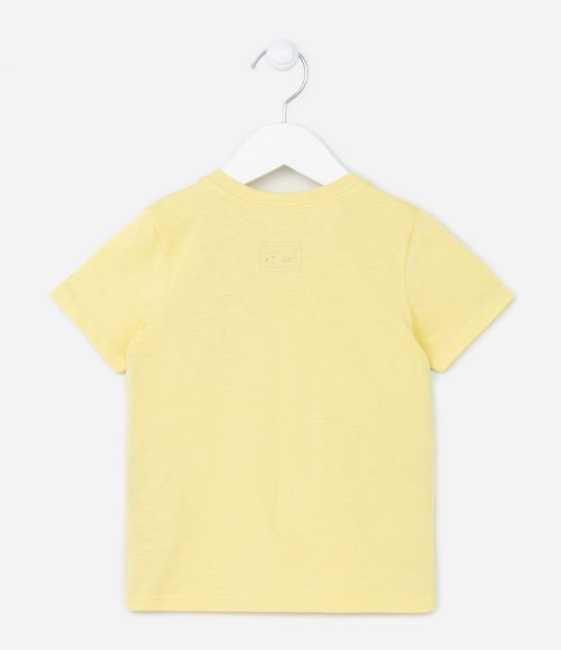 Camiseta Infantil com Estampa no Bolsinho de Foca - Tam 1 a 5 anos Amarelo 2