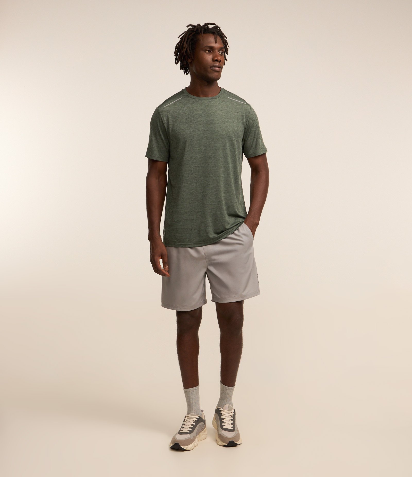 Camiseta Esportiva com Tecnologia Dry e Detalhes Refletivos Verde 2