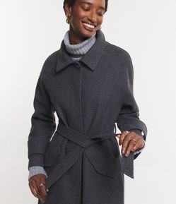 Casaco em Polyvelour com Detalhe na Manga e Amarração na Cintura