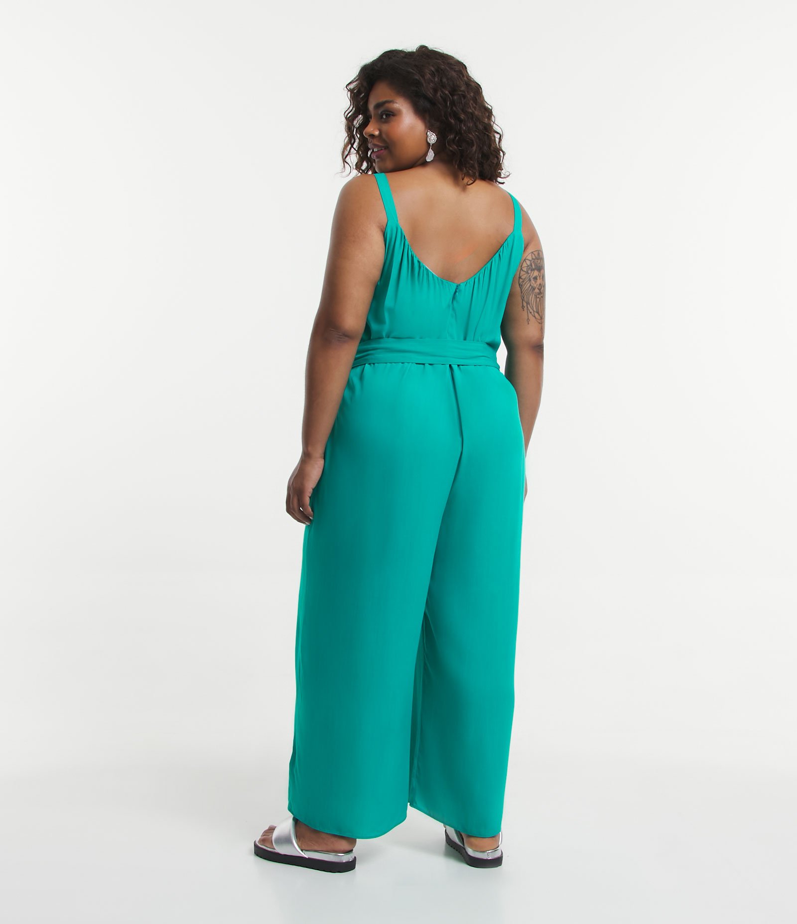 Macacão Longo em Viscose com Amarração na Cintura Curve & Plus Size Verde 2