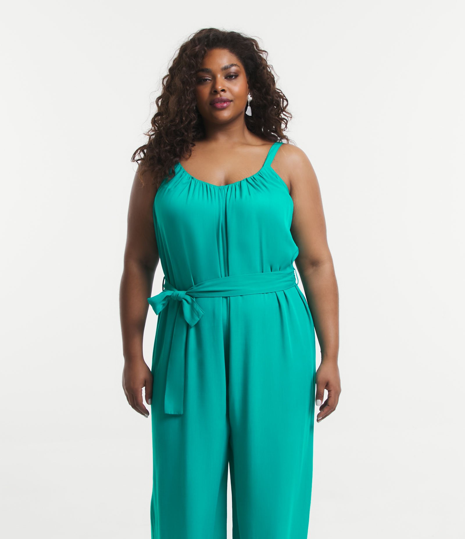 Macacão Longo em Viscose com Amarração na Cintura Curve & Plus Size Verde 3